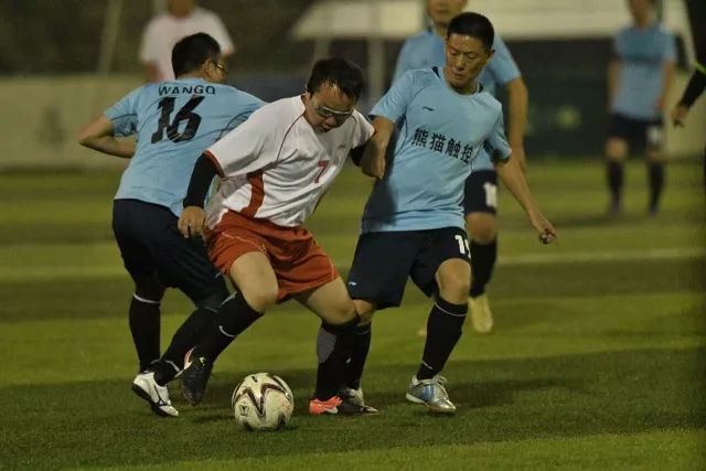 利拉德复出空砍28分 步行者大胜4-2淘汰雄鹿