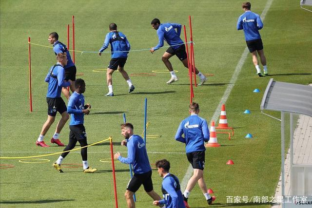 英超-小克鲁伊维特点射 曼联主场0-3伯恩茅斯